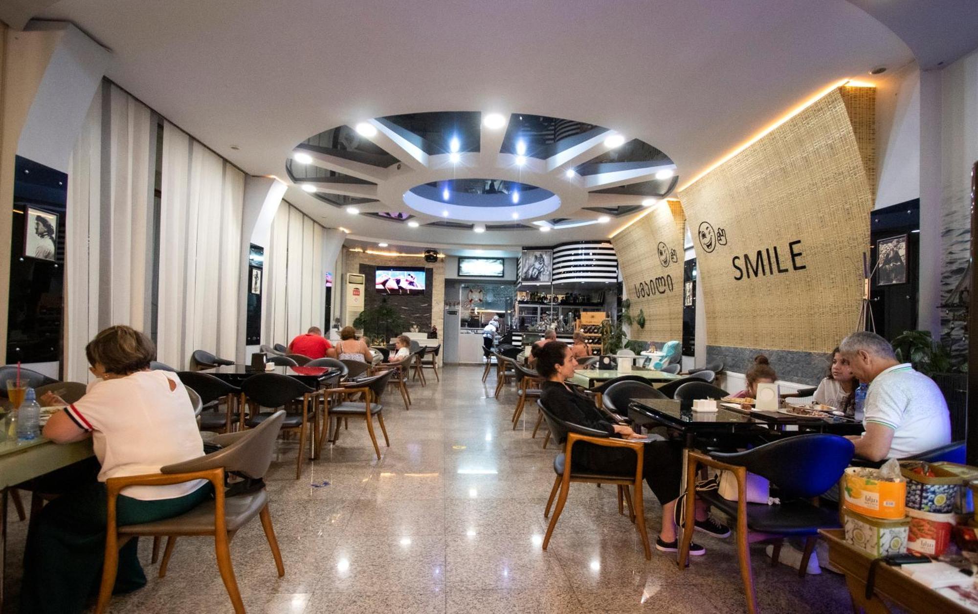Hotel Smile Kobuleti ภายนอก รูปภาพ